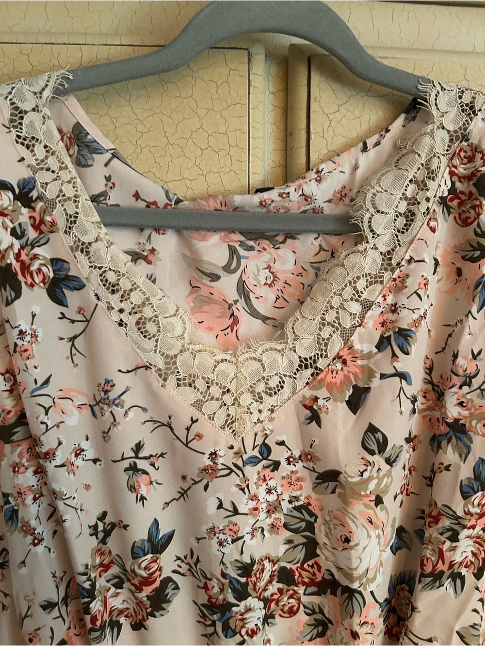 NWT bloomchic 18/20 Floral Lace-Trim V-Neck Women's Blouse - Picture 3 of 6
